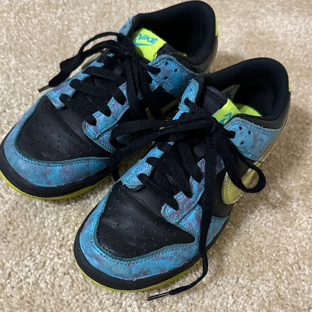 Nike SB Dunk Low Youth Sneakers – Size 4Y – Blue/Black/Volt
